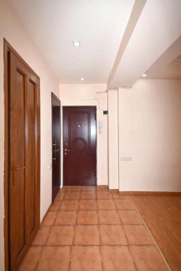 Apartments In Center Of Yerevan,Koghbatsi 1A Street Esterno foto