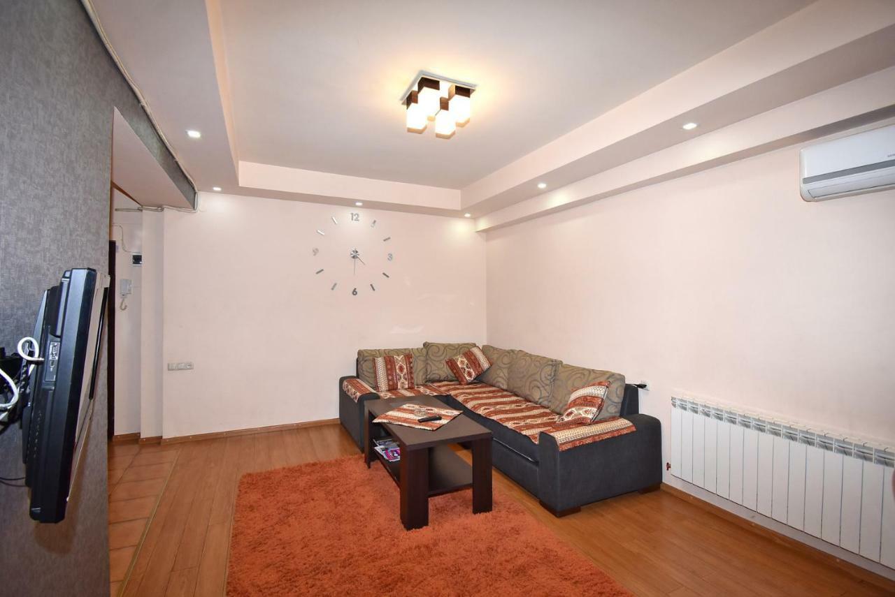 Apartments In Center Of Yerevan,Koghbatsi 1A Street Esterno foto
