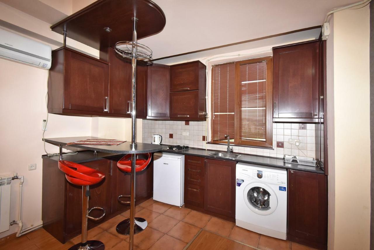 Apartments In Center Of Yerevan,Koghbatsi 1A Street Esterno foto