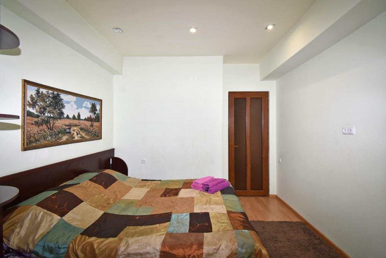 Apartments In Center Of Yerevan,Koghbatsi 1A Street Esterno foto