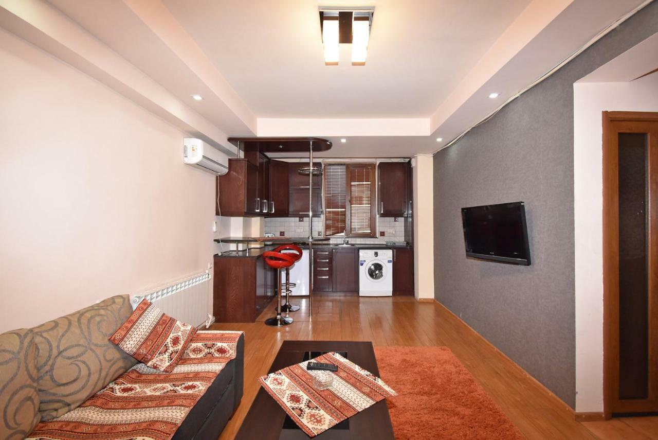 Apartments In Center Of Yerevan,Koghbatsi 1A Street Esterno foto