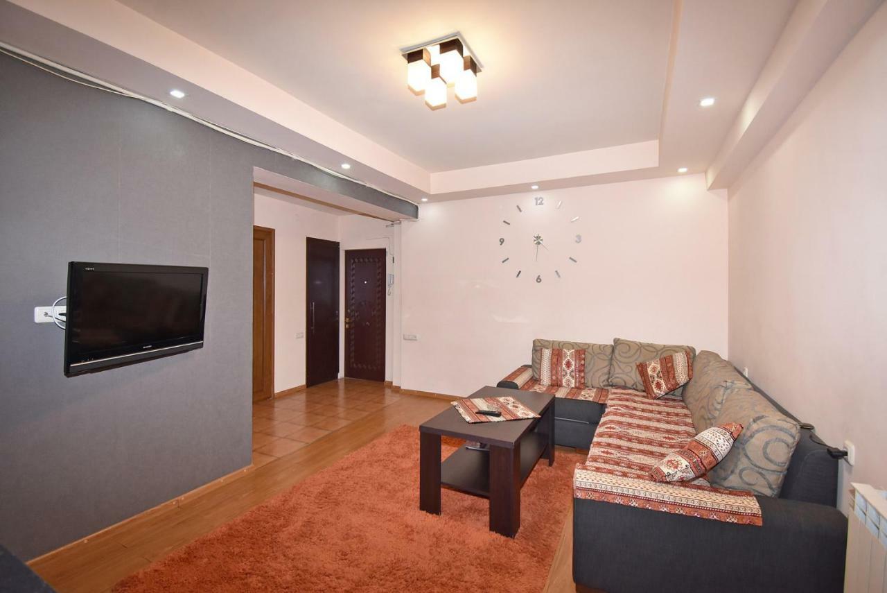 Apartments In Center Of Yerevan,Koghbatsi 1A Street Esterno foto